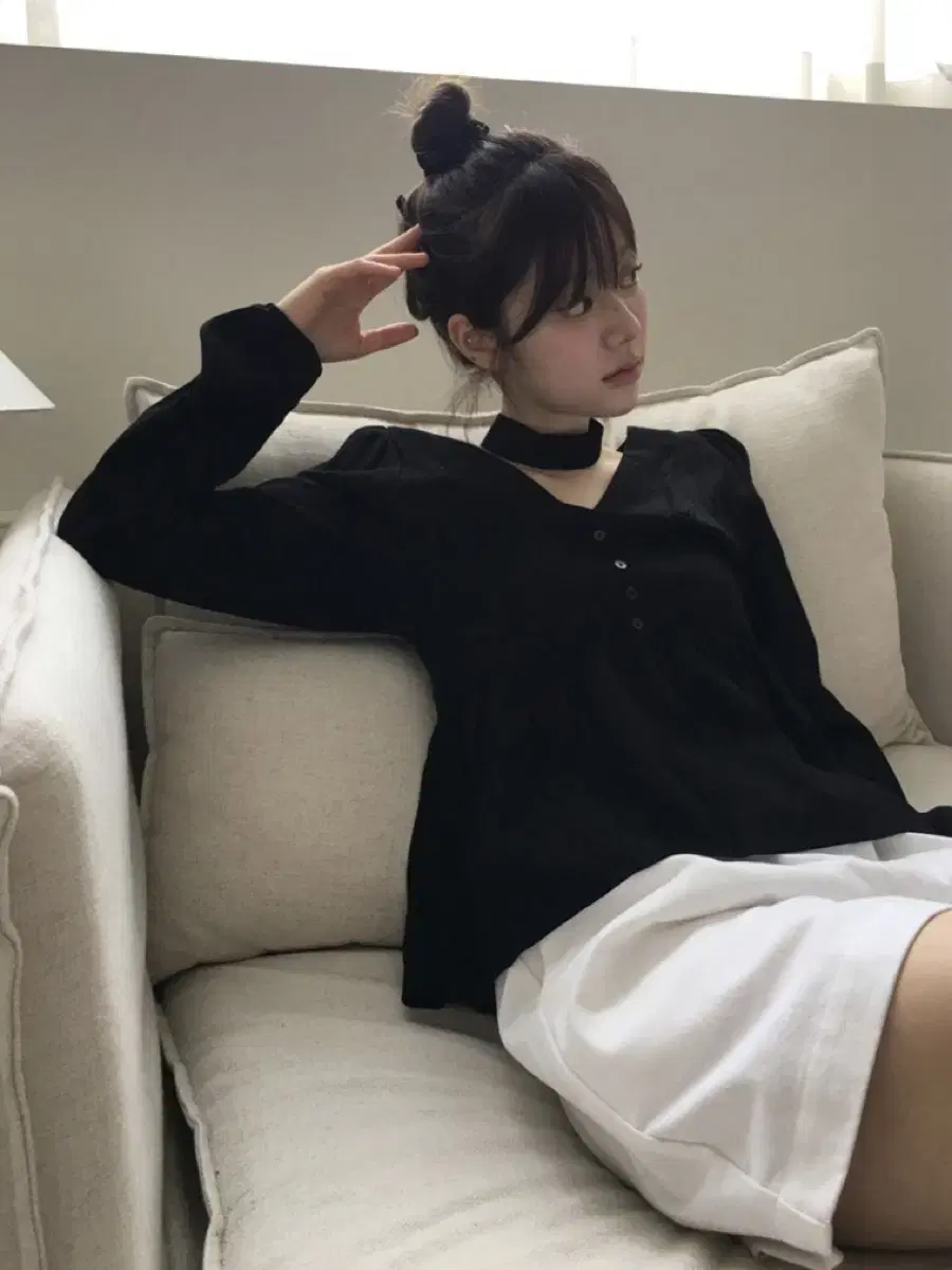 노비야카 Humming choker blouse 블라우스